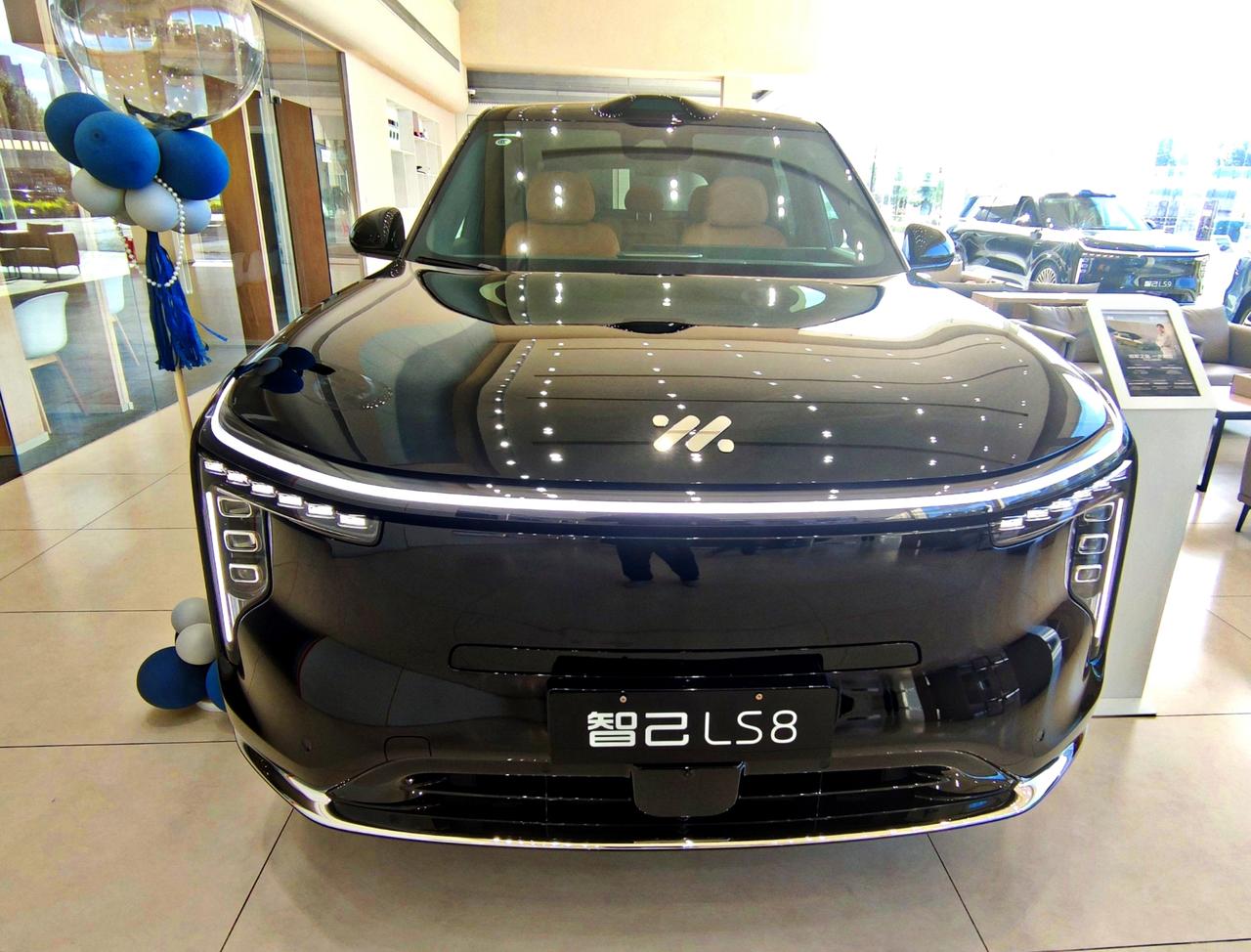 一步到位冠军之选《智己LS8》
   2026年4月，上汽集团智己汽车推出一款全