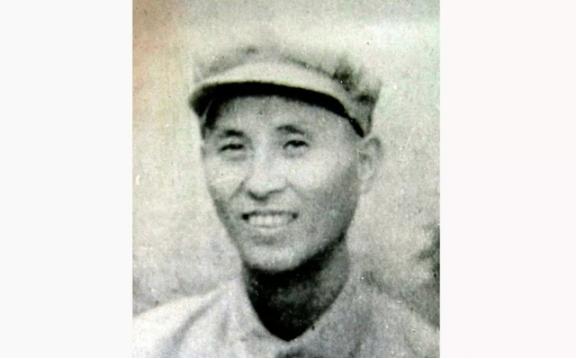 1941年，谢育才夫妇被捕，在狱中生下一个儿子。为逃出去，夫妻二人将儿子遗弃，越