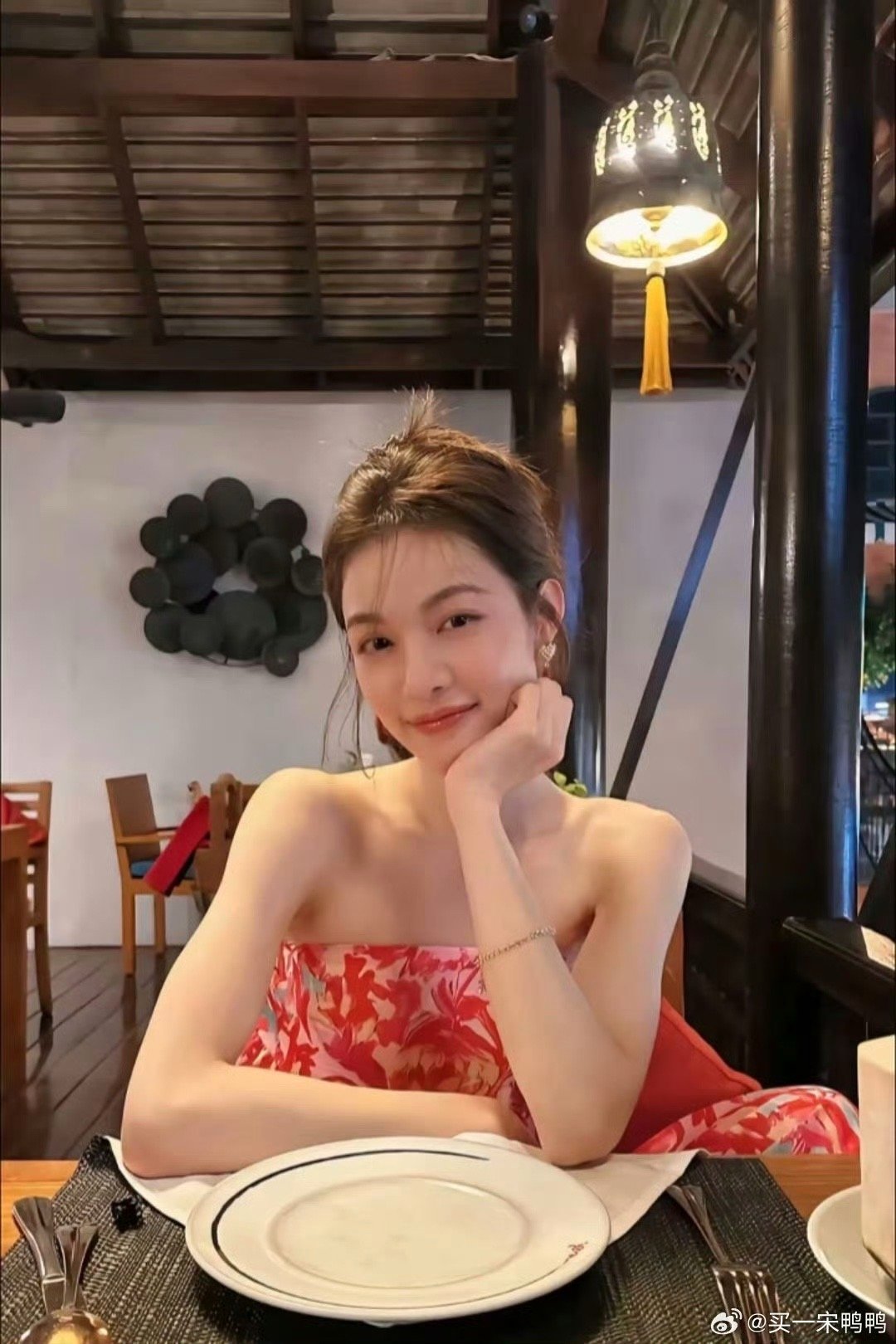 钟楚曦叫我钟姐还得是这个钟楚曦姐姐啊！真的是太宠粉丝了啊！直接叫她钟姐啊！这个温