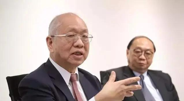 在一次采访中，美籍华裔数学家丘成桐被问及他的薪水问题时，给出了令人震惊的回答：“