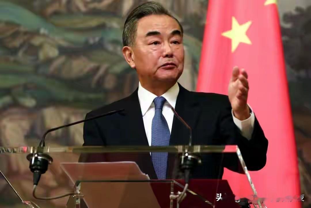 普京官邸遇袭48小时内，中方为乌指路，王毅亲口定义中俄关系