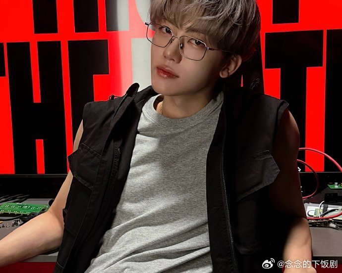 你们四个人中有四个人很帅谁懂！“你们四个人中有四个人很帅”说的就是这四位！渽民四