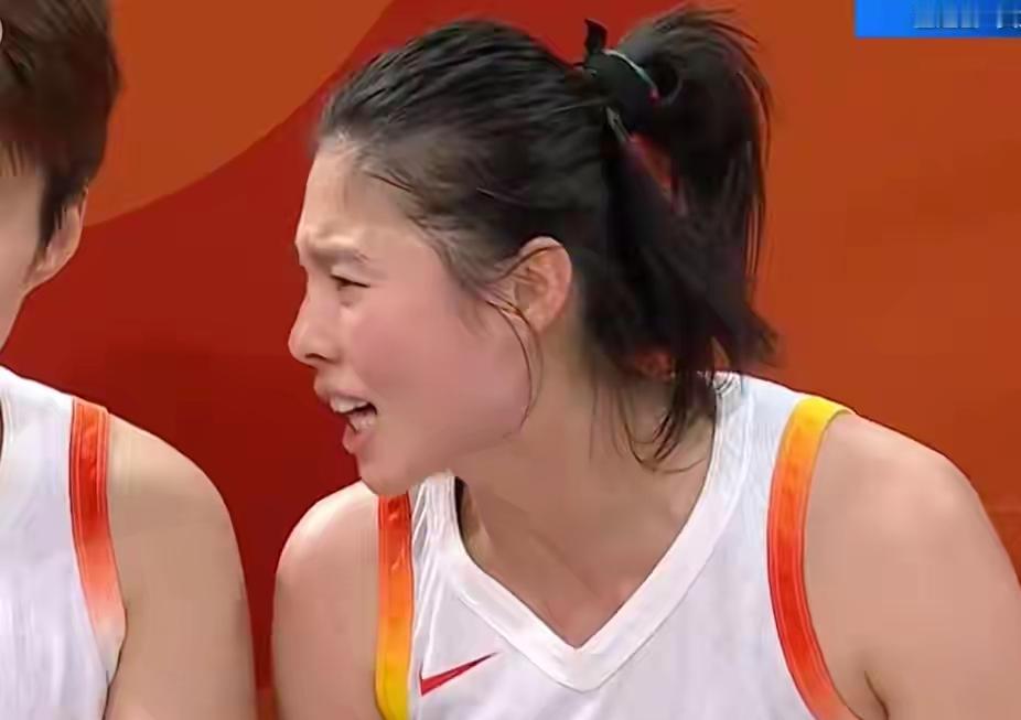 9.1秒，80：81落后1分，中国女篮失去球权，却没人篮下犯规，情急之下，老将王