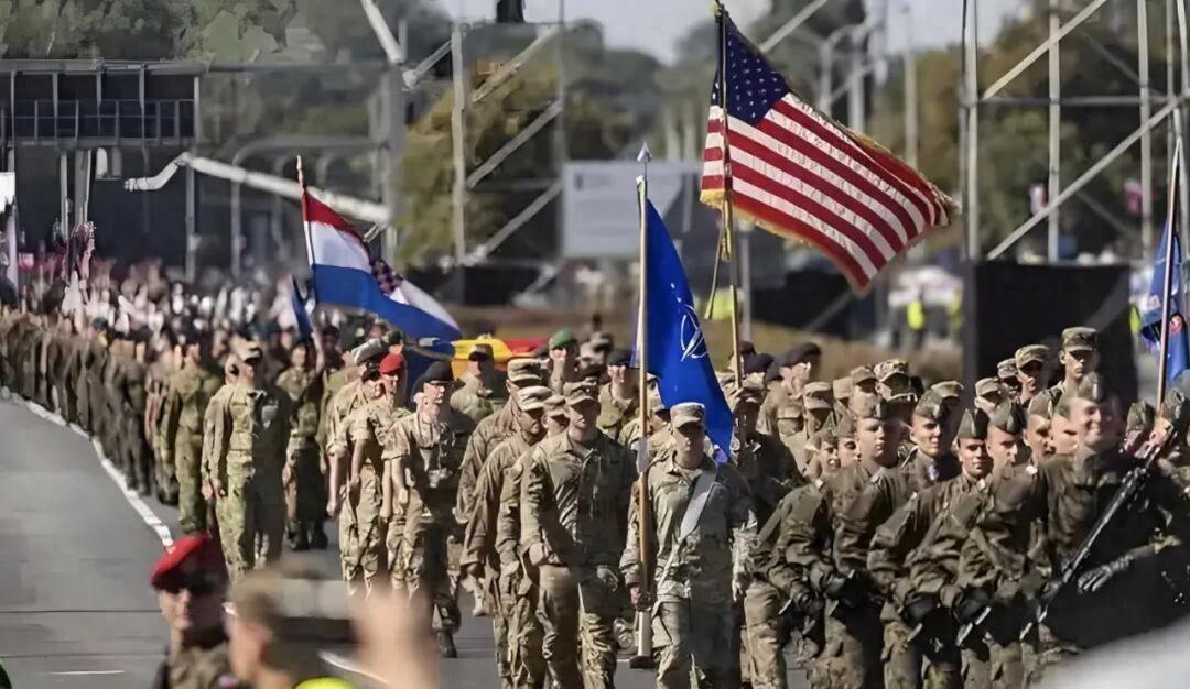 谁能想到，曾在三十多年前把全世界按在地上摩擦的头号霸主，如今竟被几架廉价无人机逼