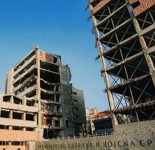 忘记历史意味着背叛。
根据外媒报道，近日，塞尔维亚议会通过新法案，批准拆除贝尔格