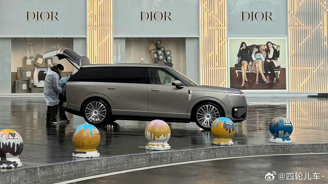 汽车  图中的车是路虎揽胜吗？答：不是。这是“大湾区揽胜”，小鹏GX侧面的视觉太