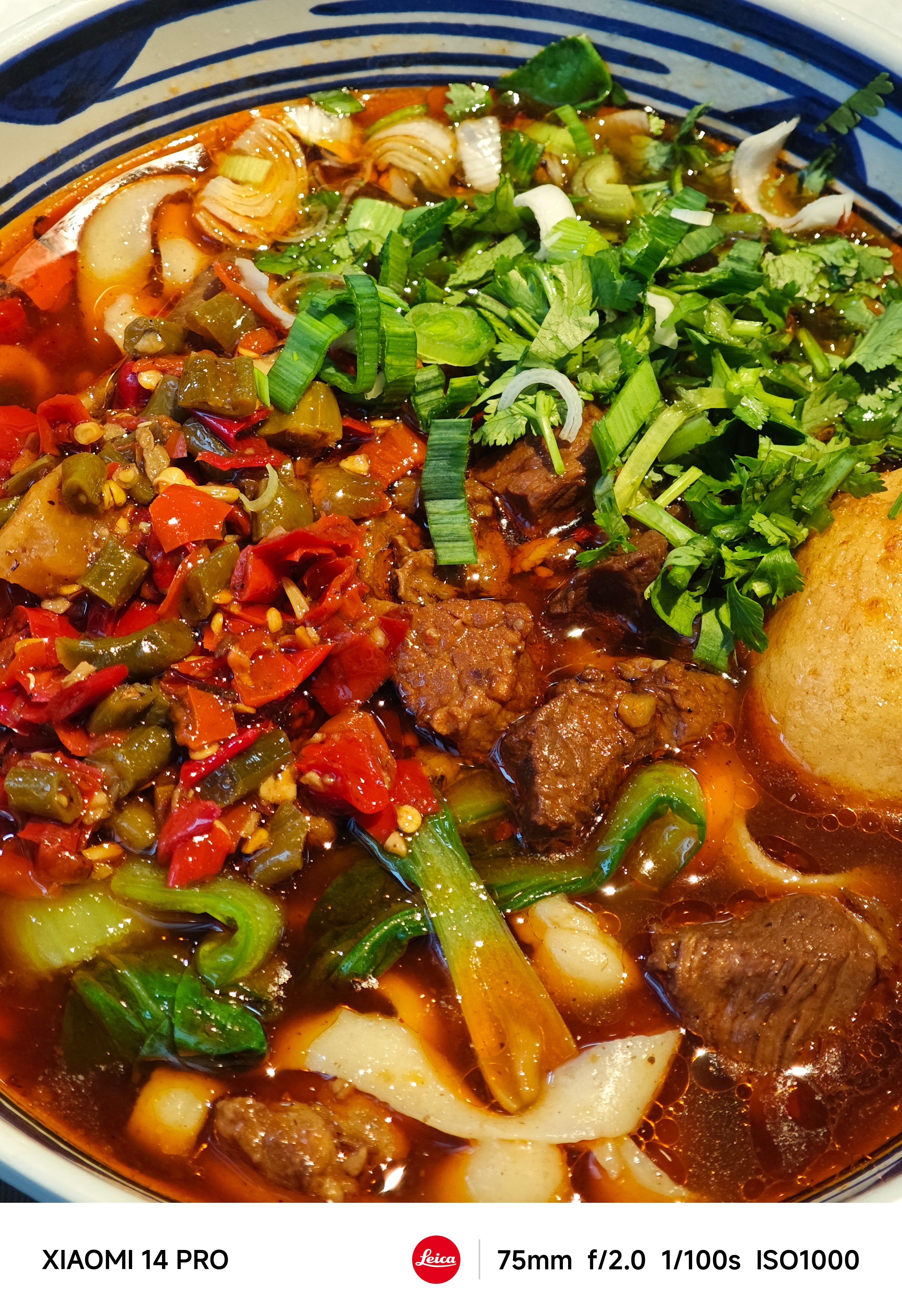 好久没有光顾小米食堂了，今天是剁椒牛肉面+蛋。之前中午不吃饭也没见瘦[可怜] ​