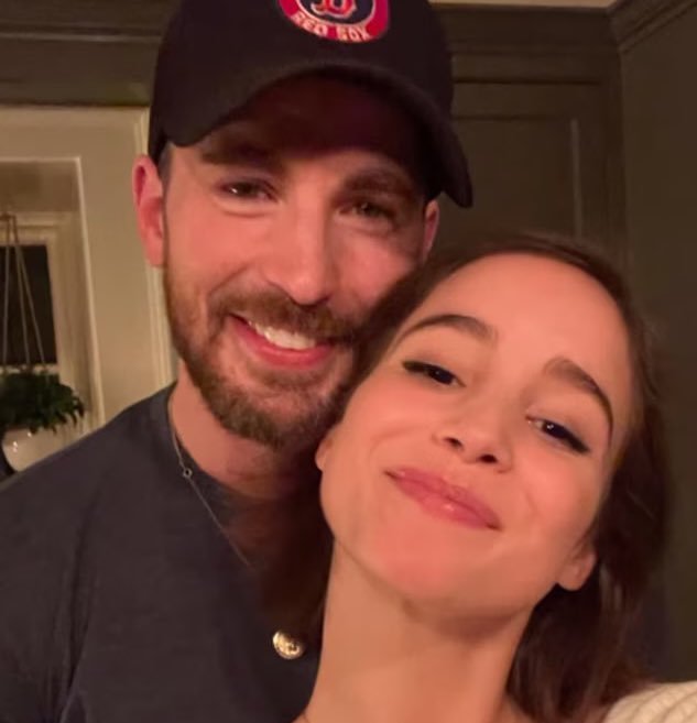 美队的小孩是女儿美队女儿名字 克里斯·埃文斯和阿尔芭的第一个孩子周五在马萨诸塞州