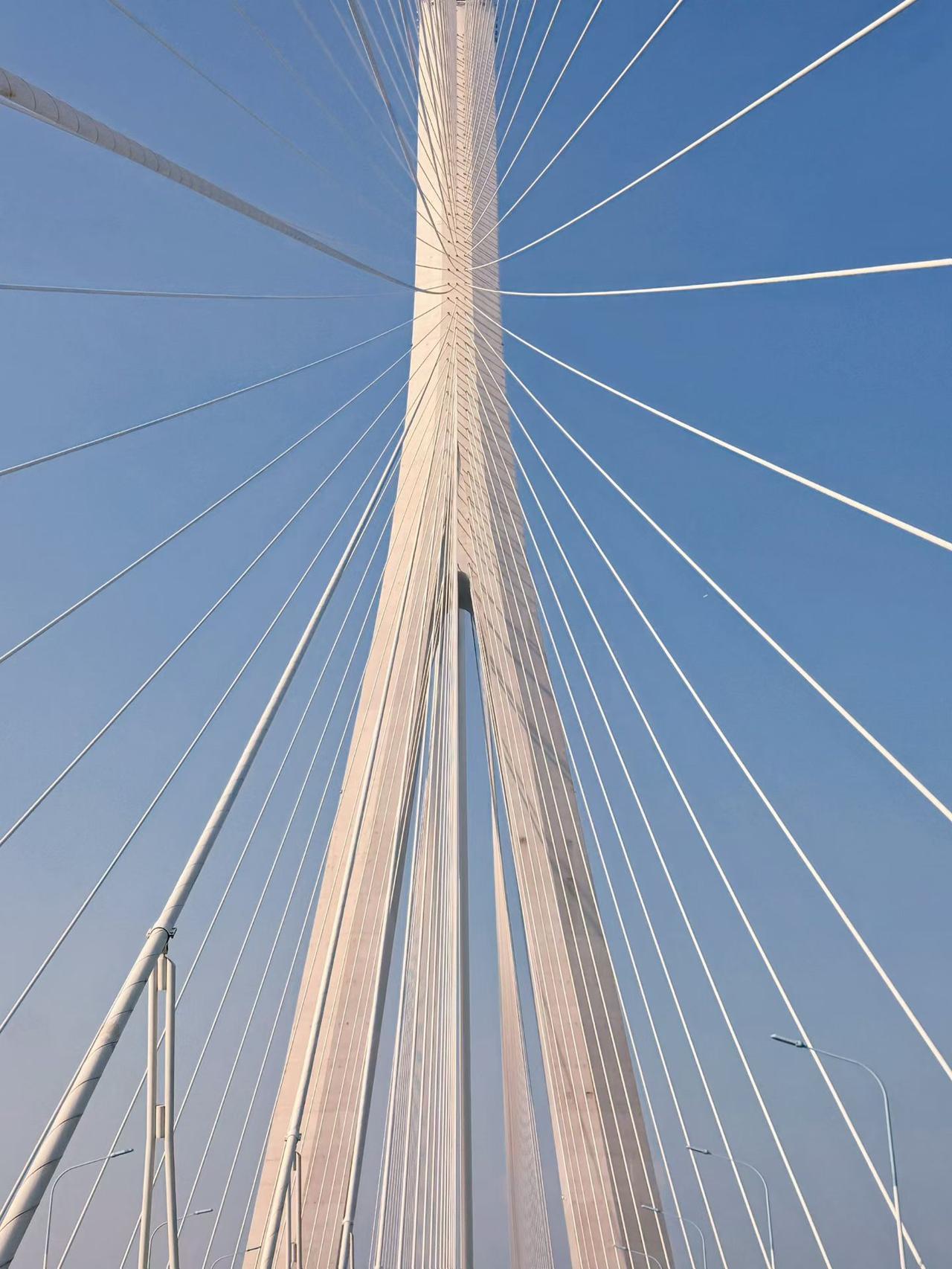 欧洲出兵格陵兰岛想阻止美国，基本是天方夜谭。首先，欧洲被俄乌战争拖了后腿，而且美