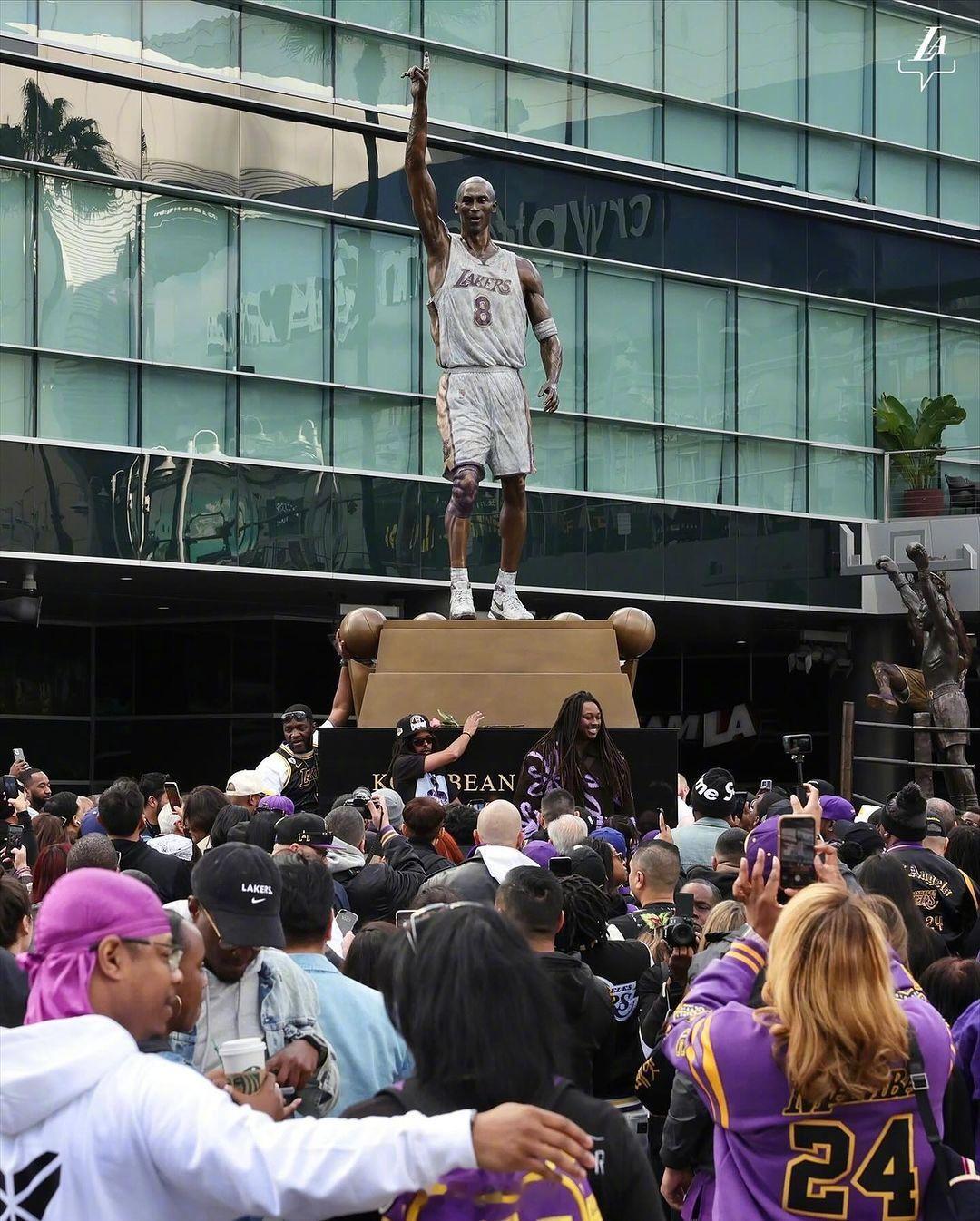 Legends live forever传奇永不朽#科比8号雕像对外开放##科比