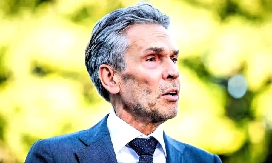 “不见棺材不掉泪”，荷兰想与中国硬刚到底。

近日，荷兰又来对DUⅤ光刻机芯片设