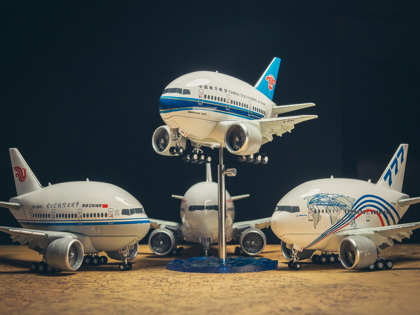 铁流模型波音777合金成品模型样品出炉。出于成本考虑，尺寸缩小为3D打印版本的7