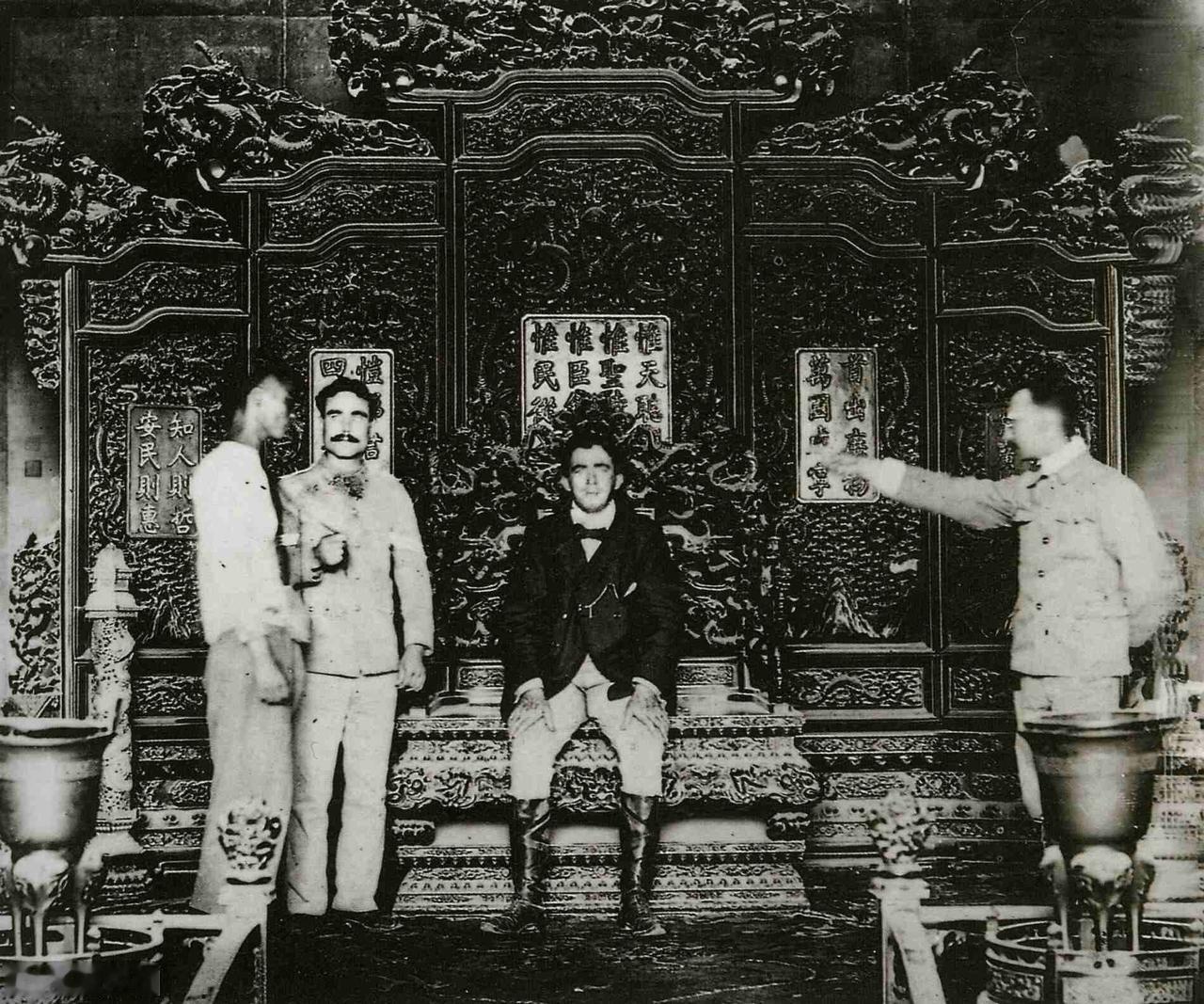 125年前，英军是入侵中国的八国联军之一。侵华期间，联军官员从紫禁城劫掠文物，甚