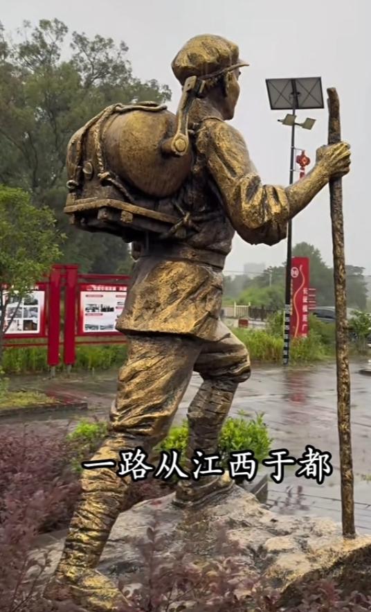 负重136斤走完长征！这位红军战士的故事，看完由衷敬佩。

 长征路上从不缺震撼