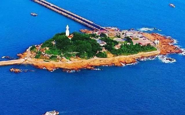 青岛之最：旅游十佳景点
王铎
1.小青岛（从海上看青岛）
2.栈桥（不要白天去，
