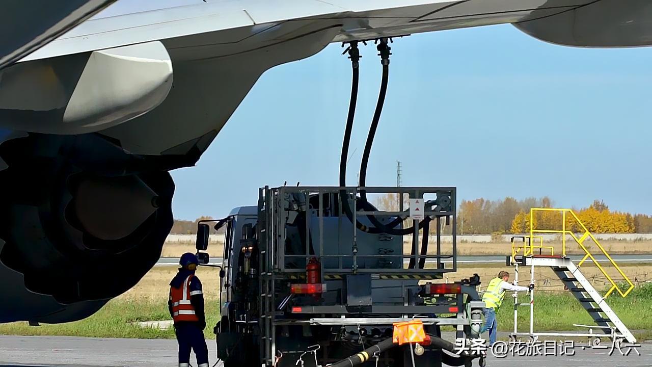 90%的人都猜错了！飞机燃料箱居然在机翼里，一次能装近百吨！
 
坐过N次飞机，