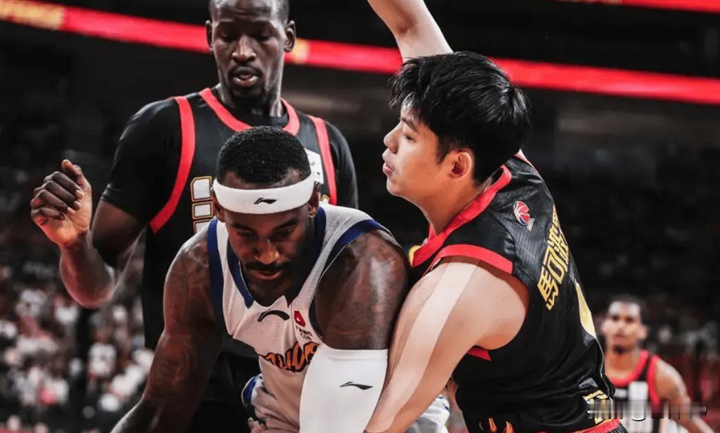 绝境翻盘！深圳91-80力克广厦保住生机，1-2战局仍存翻盘希望
 
CBA季后