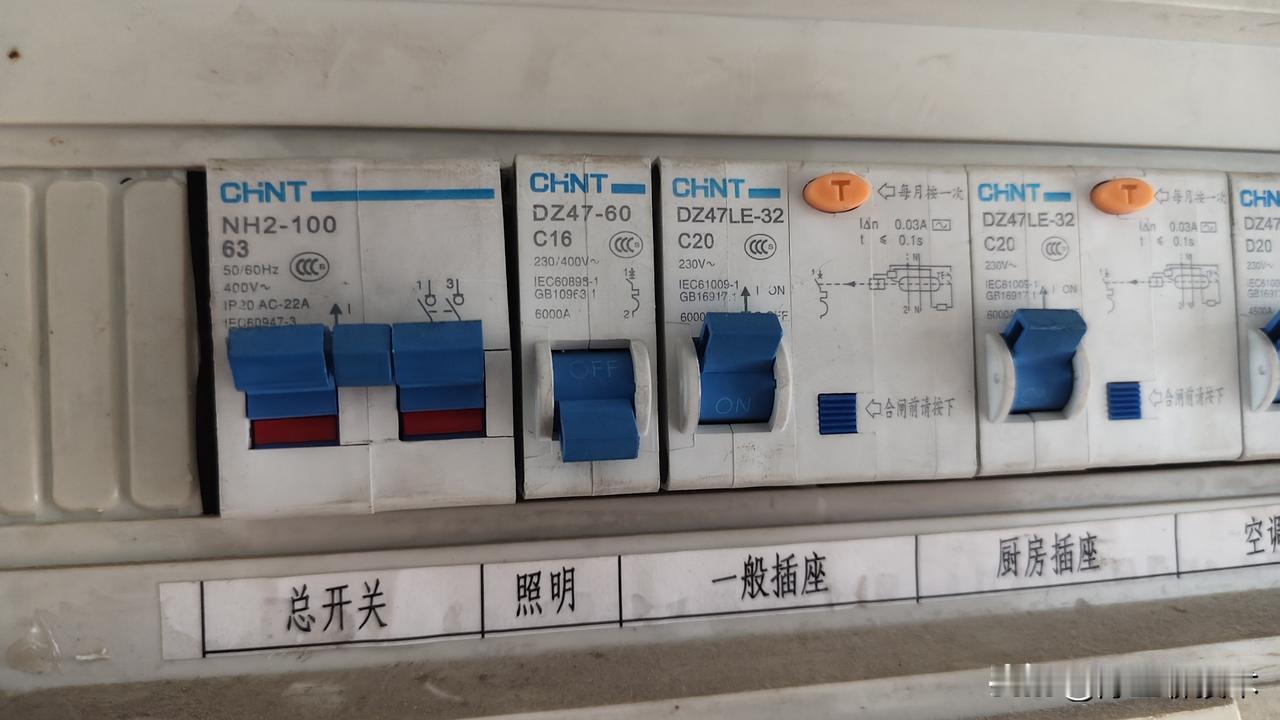 搞了一辈子电，今天在自己家里算是遇到麻烦事了：照明电路跳闸！
​我印象中，睡觉前