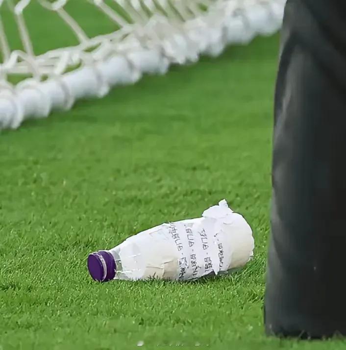 细节定乾坤！U23国足门将李昊携“水瓶秘籍”扑点，助球队晋级四强点球大战一触即发