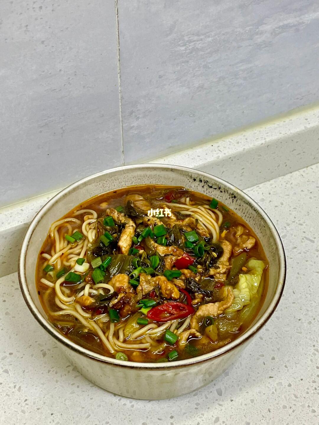 酸爽过瘾的酸菜肉丝面，附详细做法～