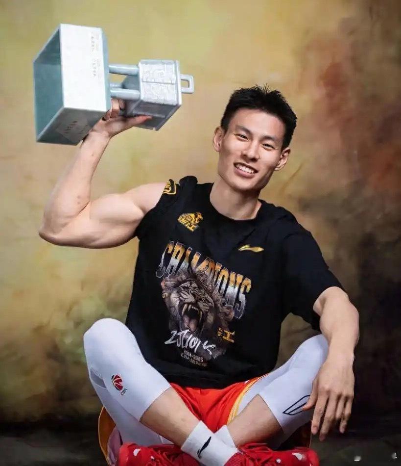 够极限的，广厦一波7:0把比赛拖入加时。林秉圣的指尖绝杀就差一丝丝，于是绩效表就