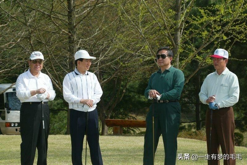 8月13日韩媒报道，韩国总统李在明频繁开展朝野高尔夫私下交流，通过轻松的私下会面