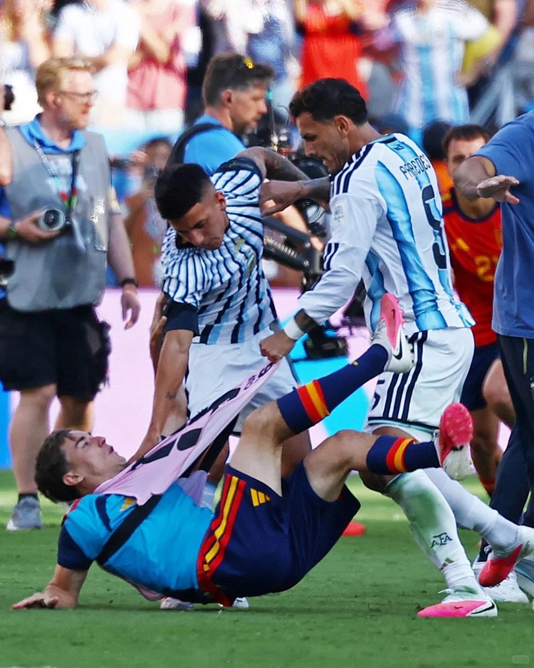 FIFA官方消息，世界杯决赛禁赛处罚出炉！FIFA官方：世界杯决赛处罚帕雷德斯禁