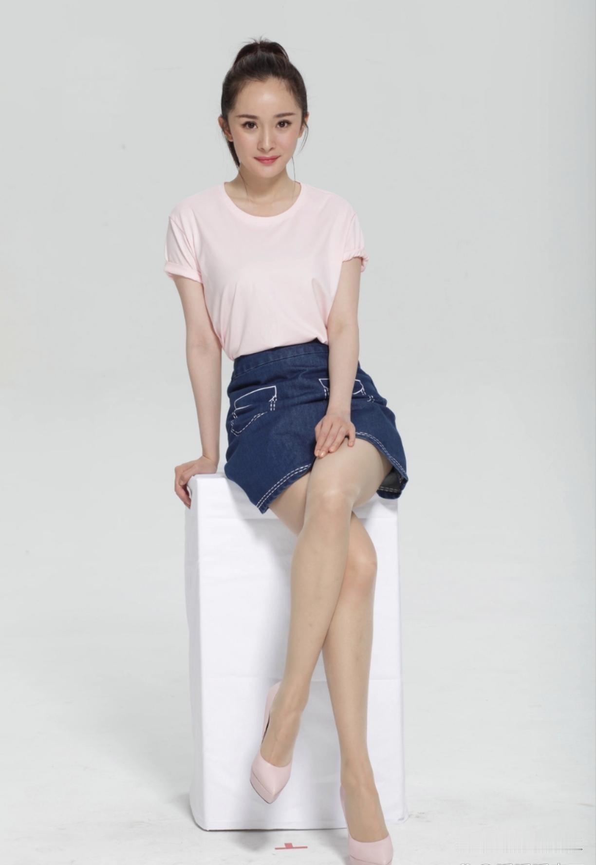原来“高马尾”才是女明星拿捏“少女感”的神！
真的很少见杨幂如此青春甜美的样子，
