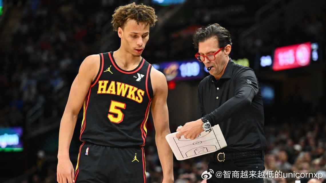 老鹰主帅Quin Snyder和前德国男篮主帅Gordon Herbert成为下