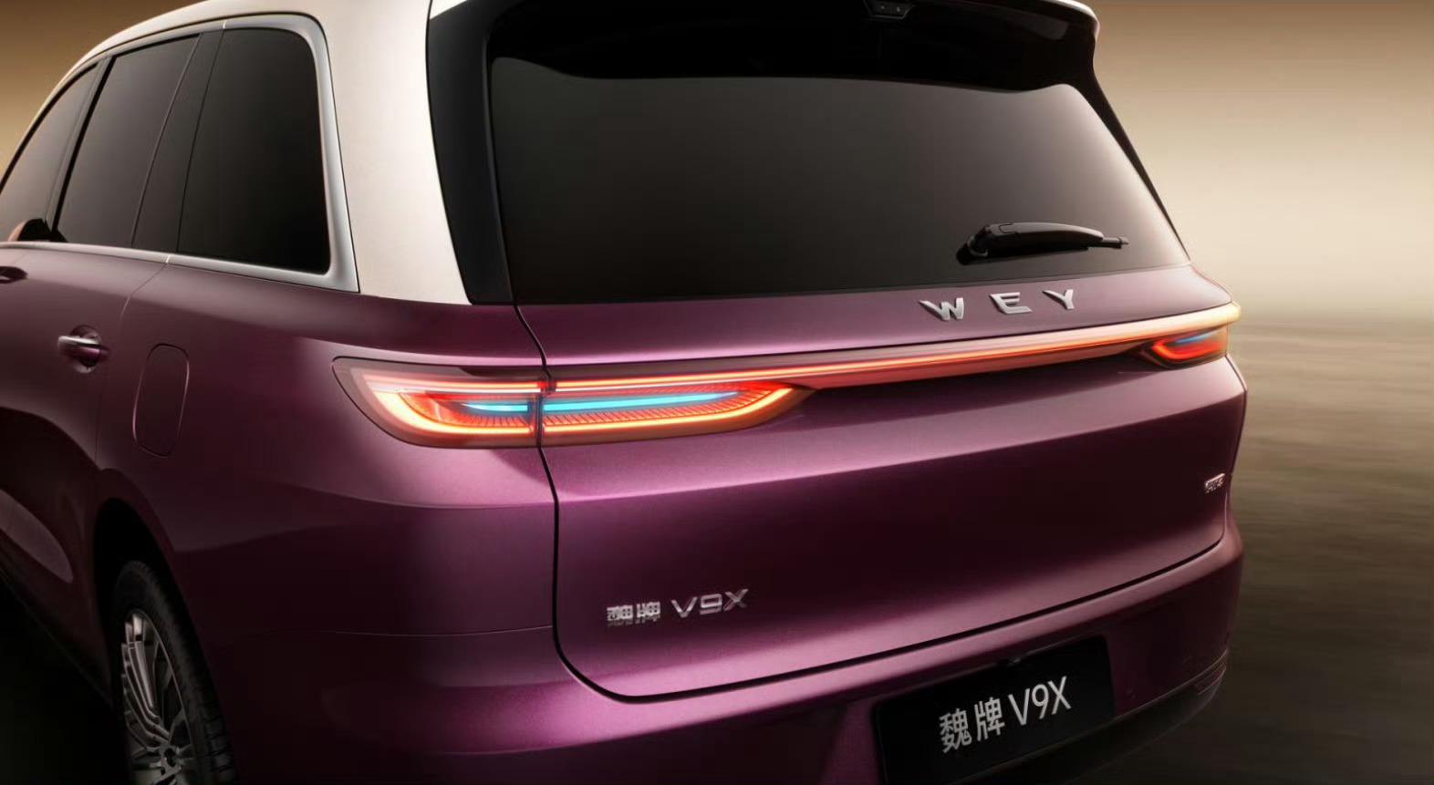 魏牌V9X宣布代言人魏建军当别的车企还在请明星带货时，魏牌V9X直接把创始人魏建