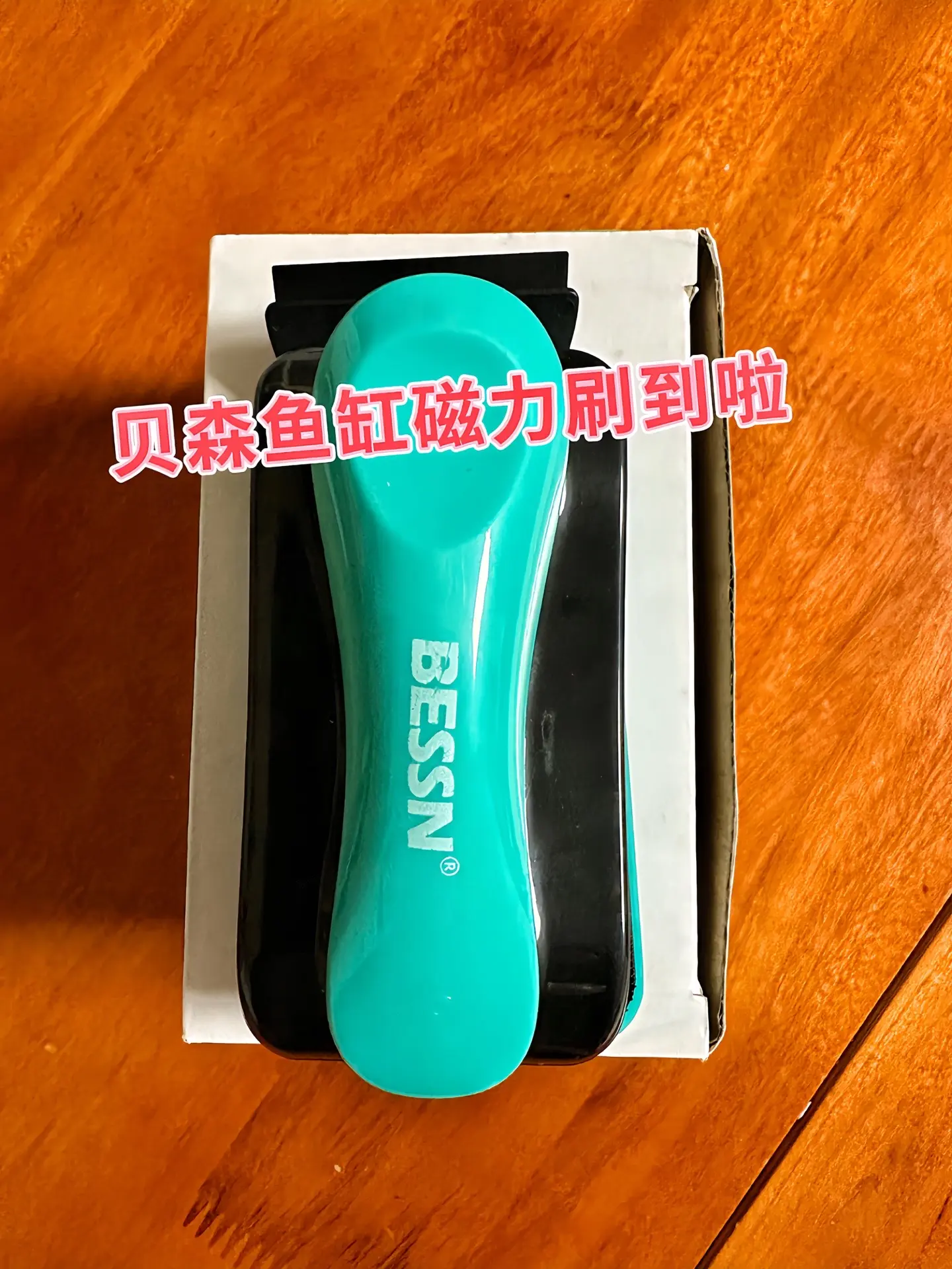 还在为清理鱼缸发愁吗？手伸不进去，污渍擦不掉，稍不注意还会弄混鱼缸水...