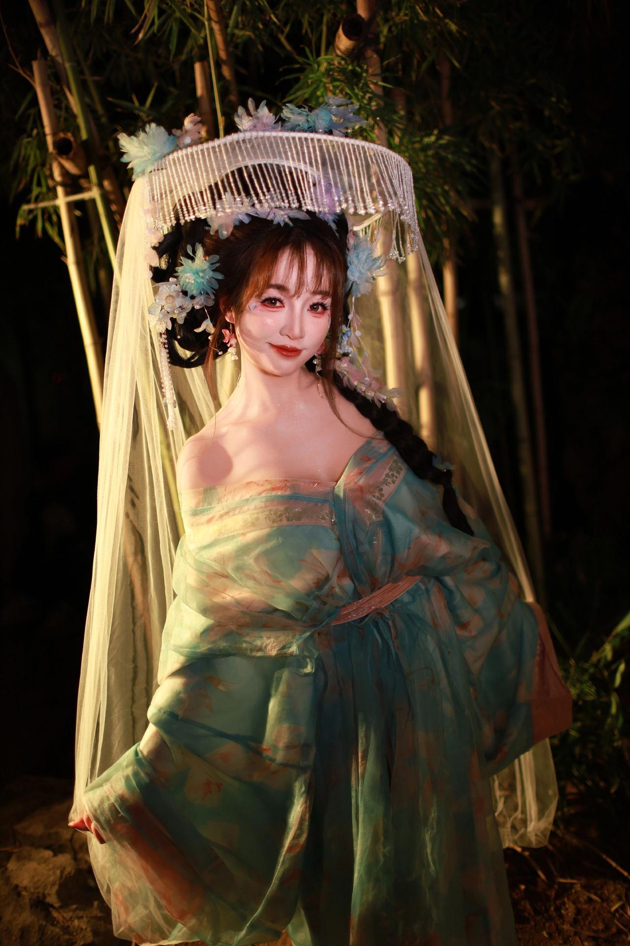 黑夜风大，偶遇古镇。原创汉服计划 原创古风计划 古风妆造攻略 汉服出片天花板