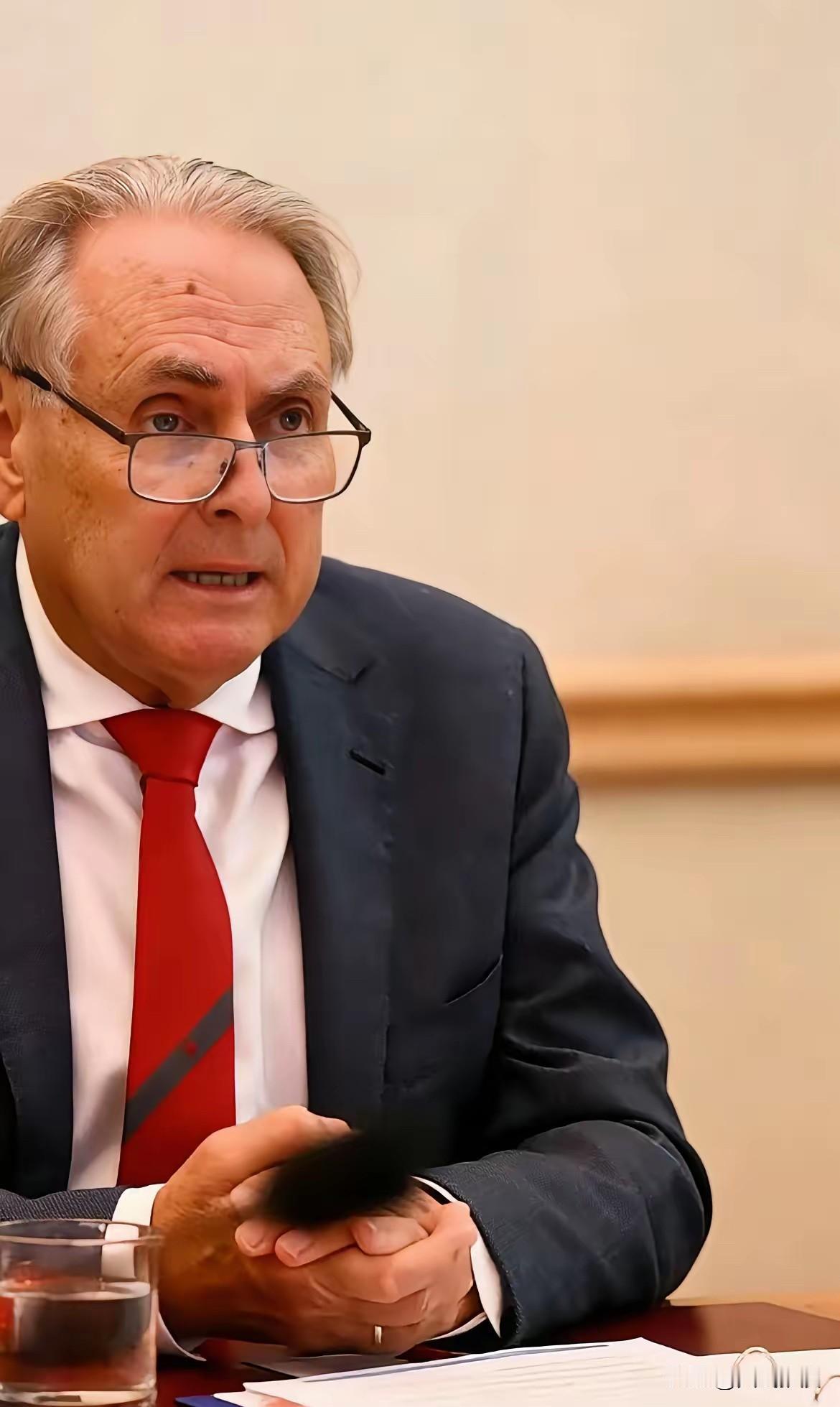 中方出手后，澳部长急了

中方出台新措施，澳大利亚贸易部长唐·法雷尔坐不住了。