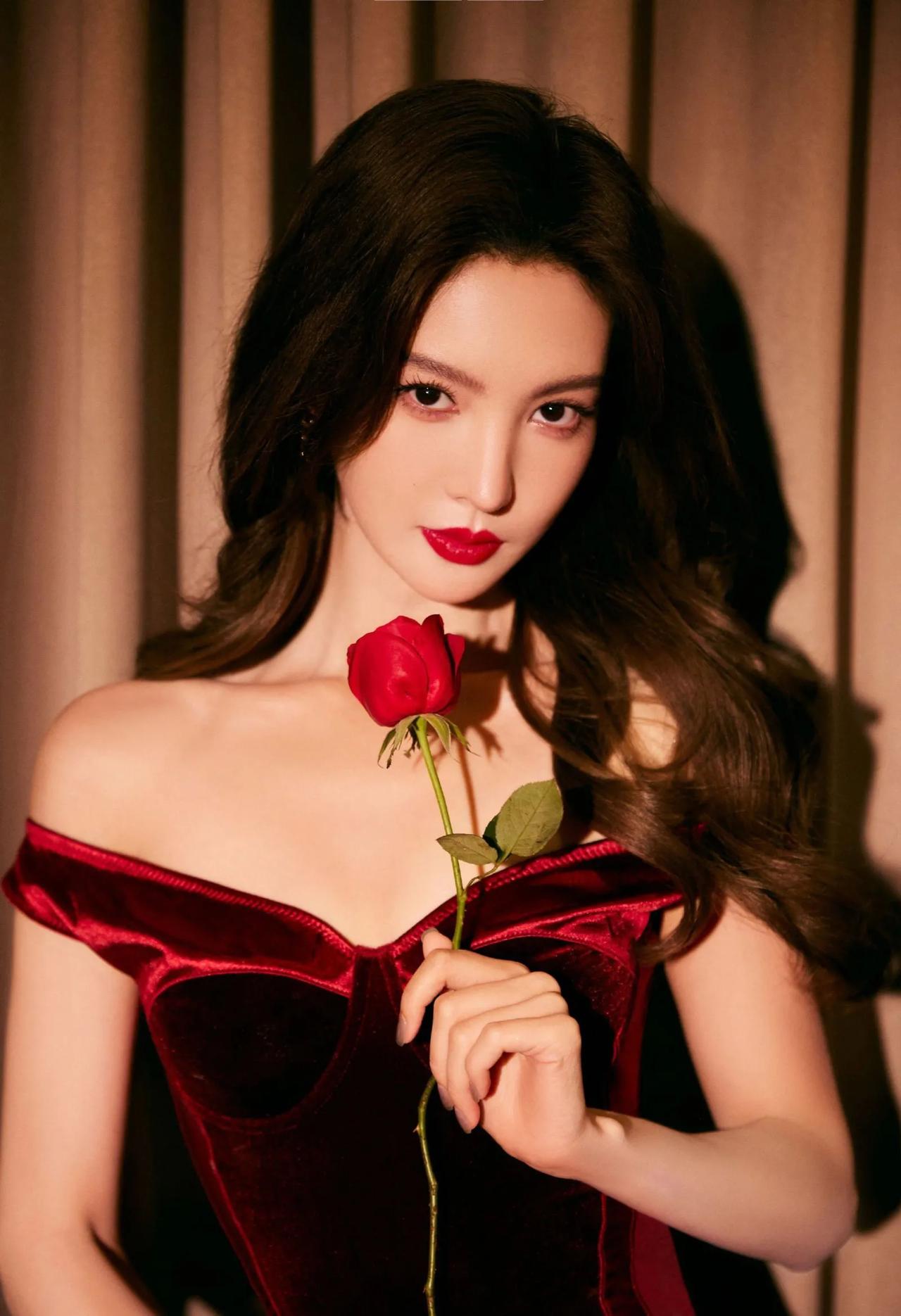 金晨美图分享36金晨 金晨妆容 金晨红毯造型 金晨跳舞 金晨穿着 金晨身高 新疆