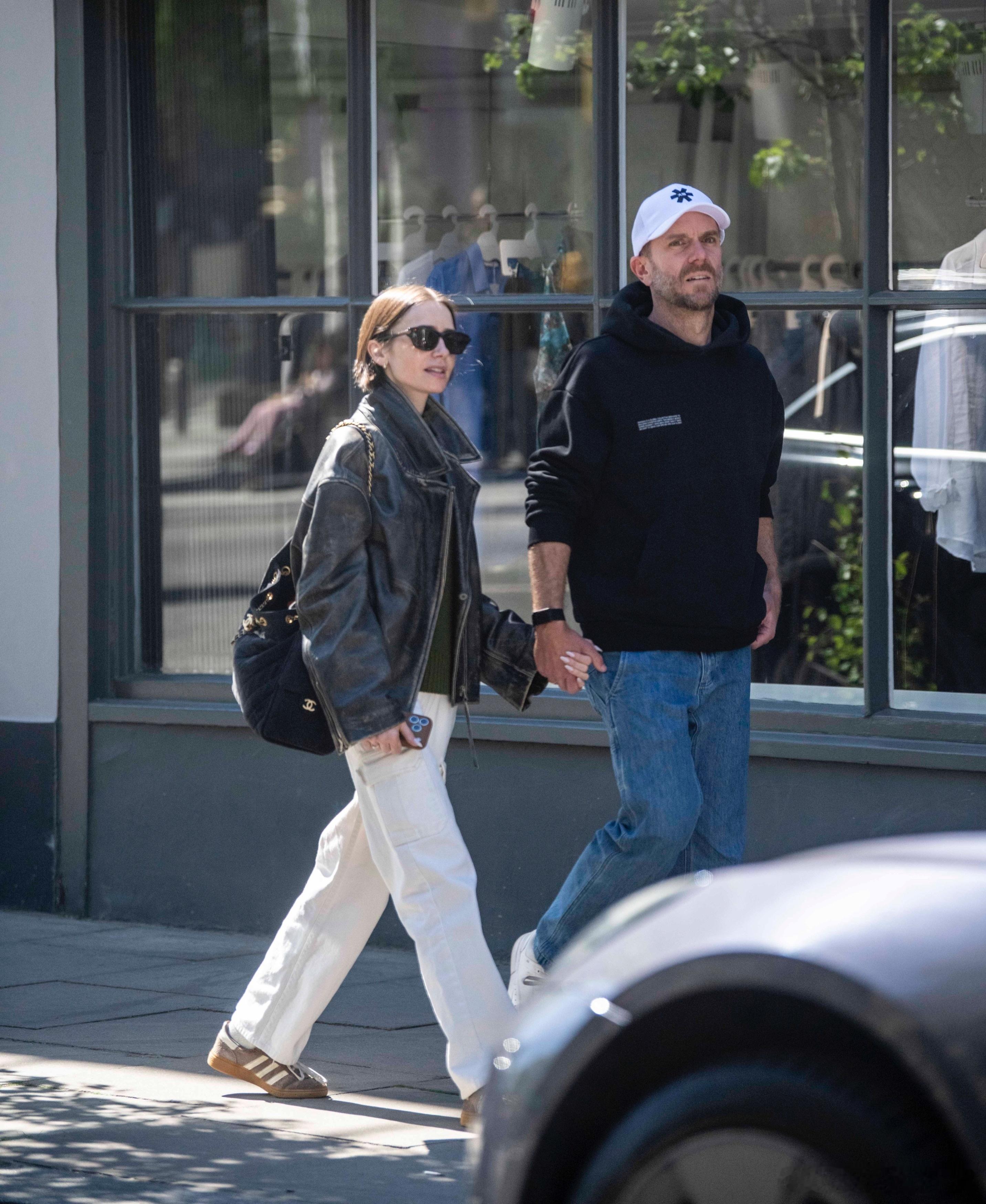 Lily collins莉莉柯林斯和老公Charlie McDowell在伦敦外