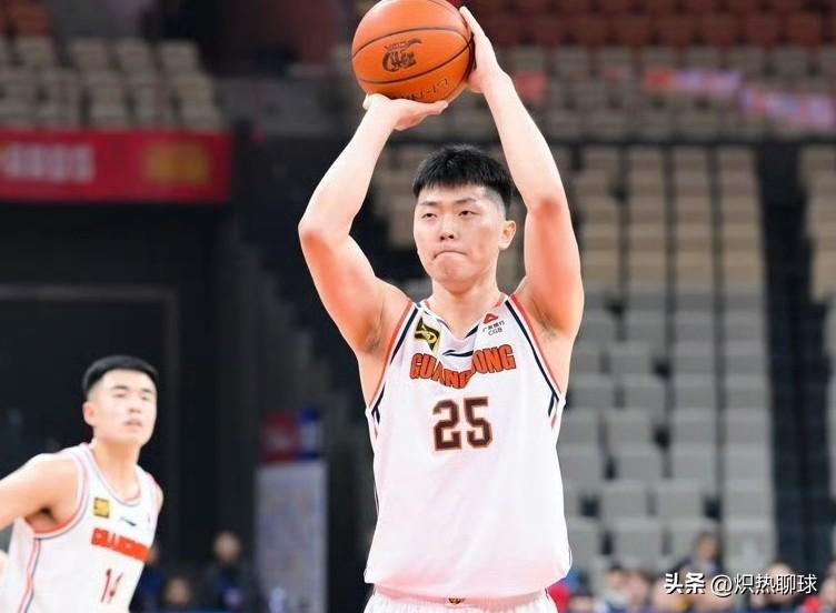 张皓嘉最近5场比赛场均登场，黄明依最近只上场4分钟，广东宏远的未来在哪里，看不到