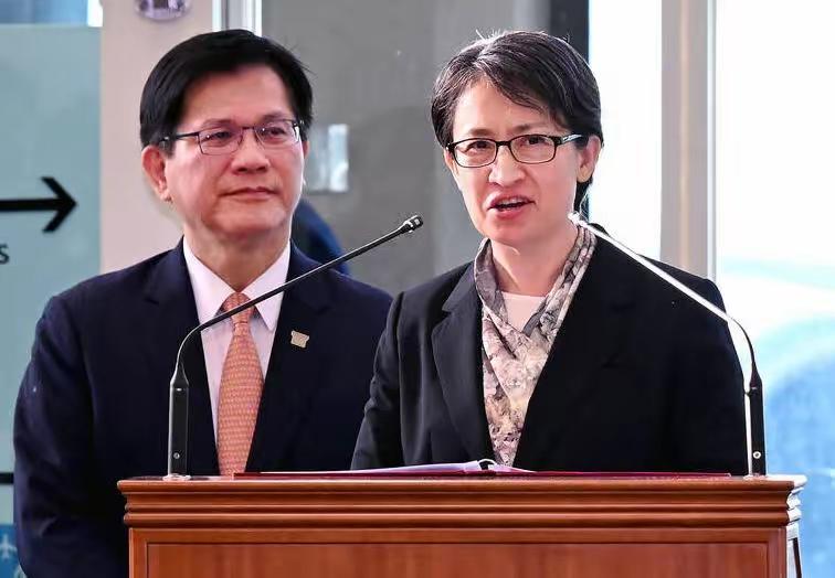 刚在岛内把“不挑衅、维持现状”说得分寸十足，转头萧美琴就拉着林佳龙，跑到意大利文