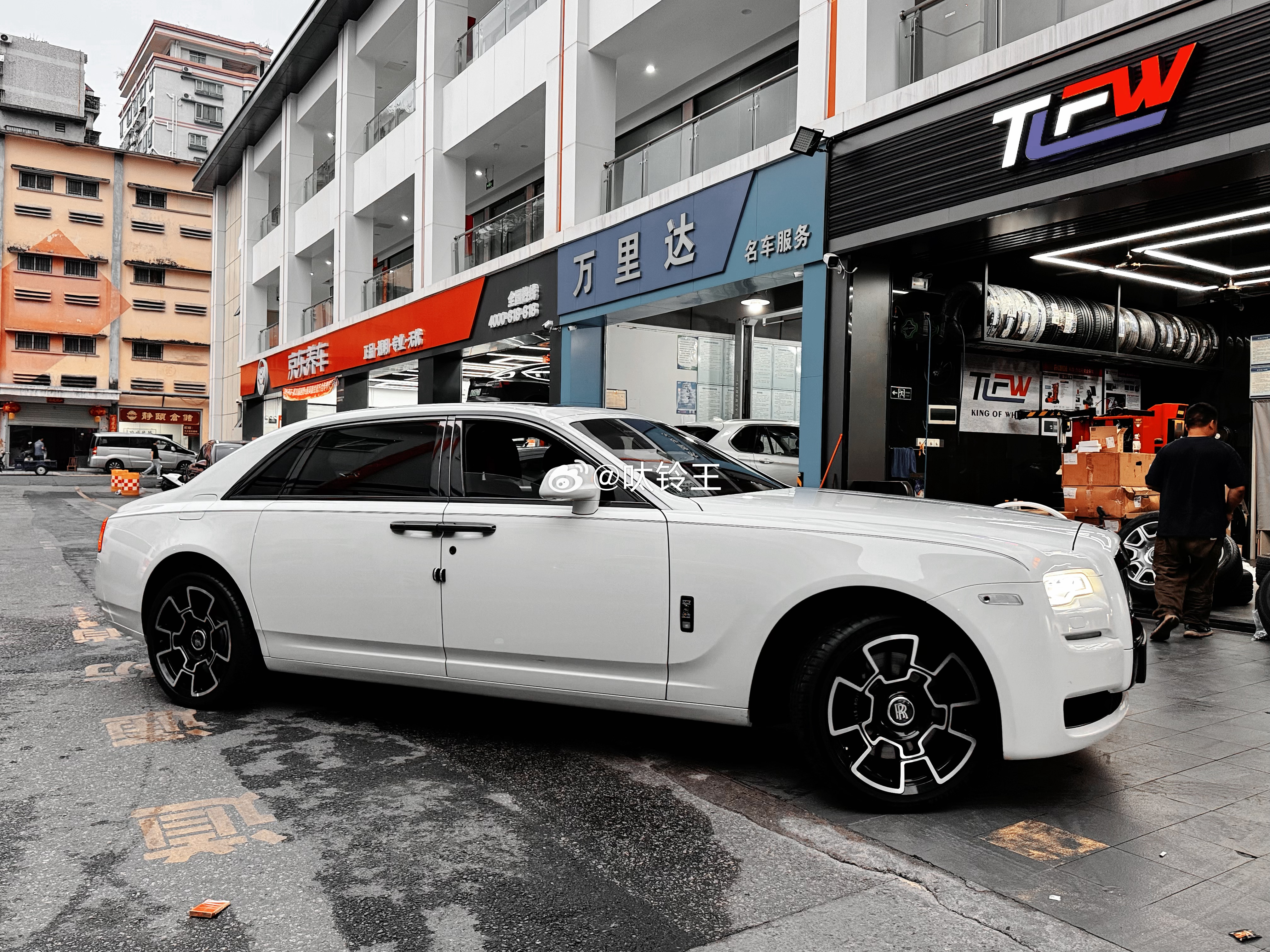 劳斯莱斯古思特 完工案例TLFW FORGED  定制21寸搭配米其林PS4S 