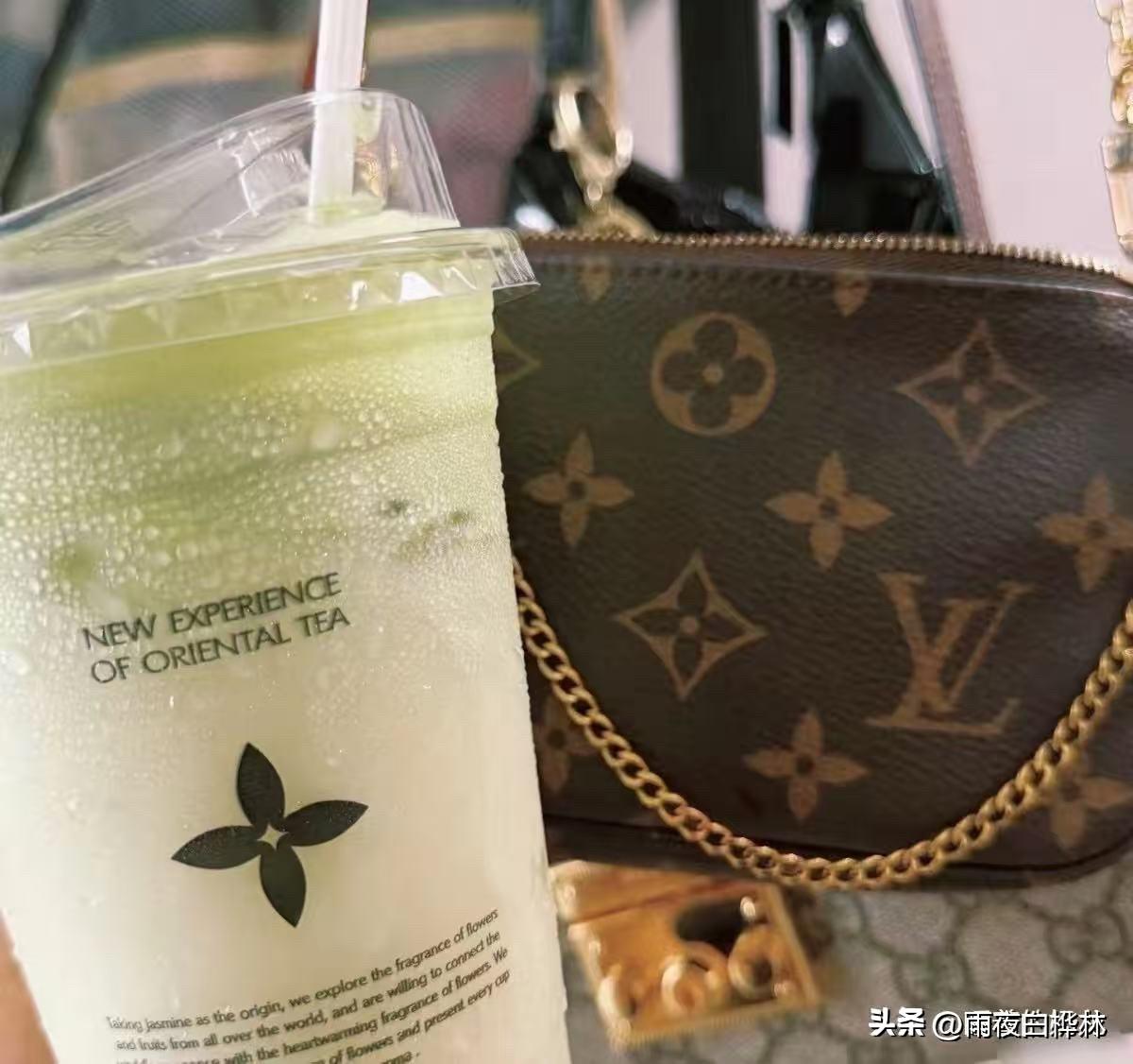 茉莉奶白这事儿早有苗头。
不是一次两次，是整整17次。

从2022年到2024
