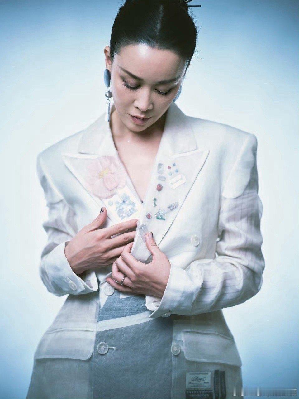 #这英祝福那英#相信这英也和我们一样由衷地为那姐感到高兴，毕竟这次拿下歌王也是实