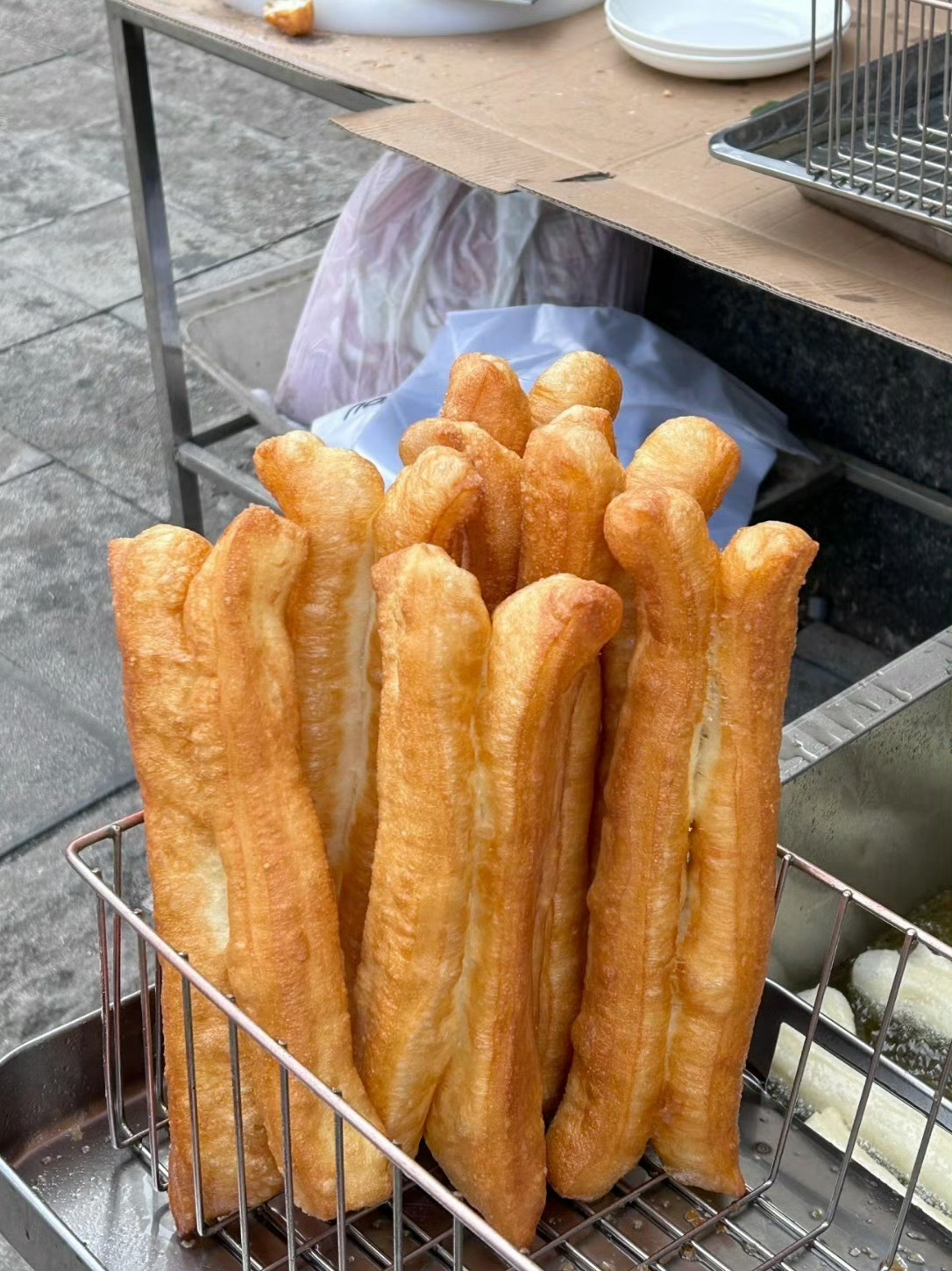 金条银条都买不起，买得起的只有油条 