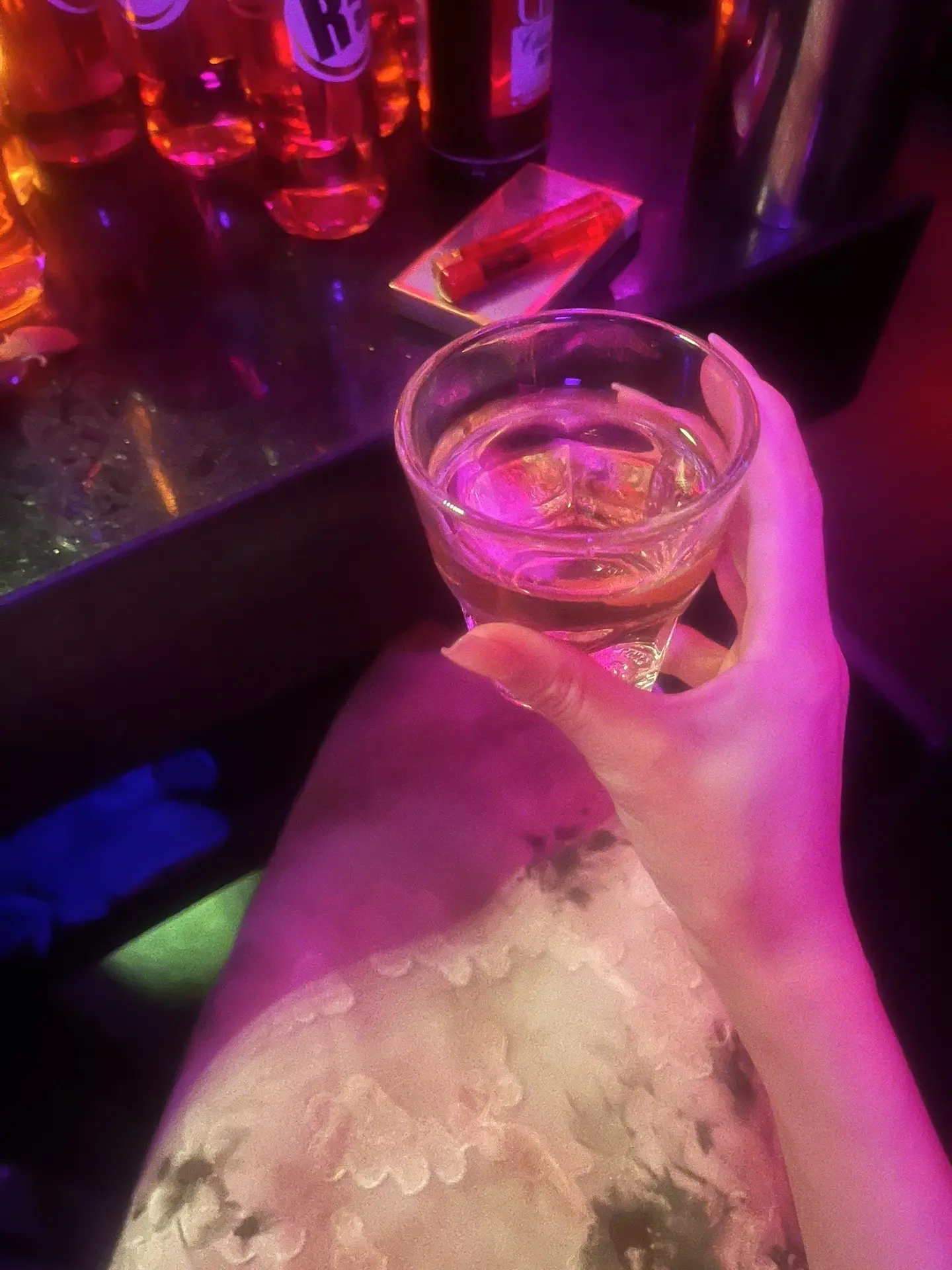 章鱼哥。晚安，派大星。晚安，海绵宝宝。晚安，痞老板。晚安，蟹老板。晚安...