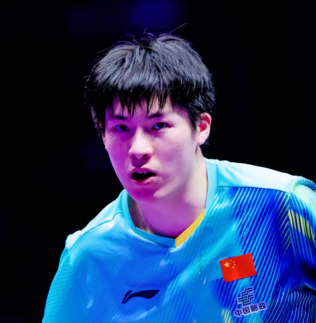 18岁的温瑞博受重用了，连续两场比赛中扛单打，
不出意外，上半年打入世界前十。