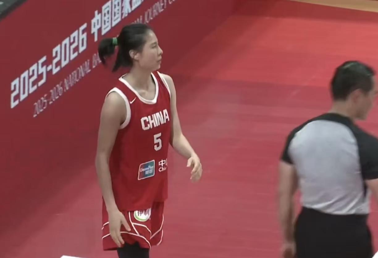 今晚中国女篮70‑67险胜尼日利亚，韩旭李月汝缺阵，这场明显就是以练兵为主，队伍