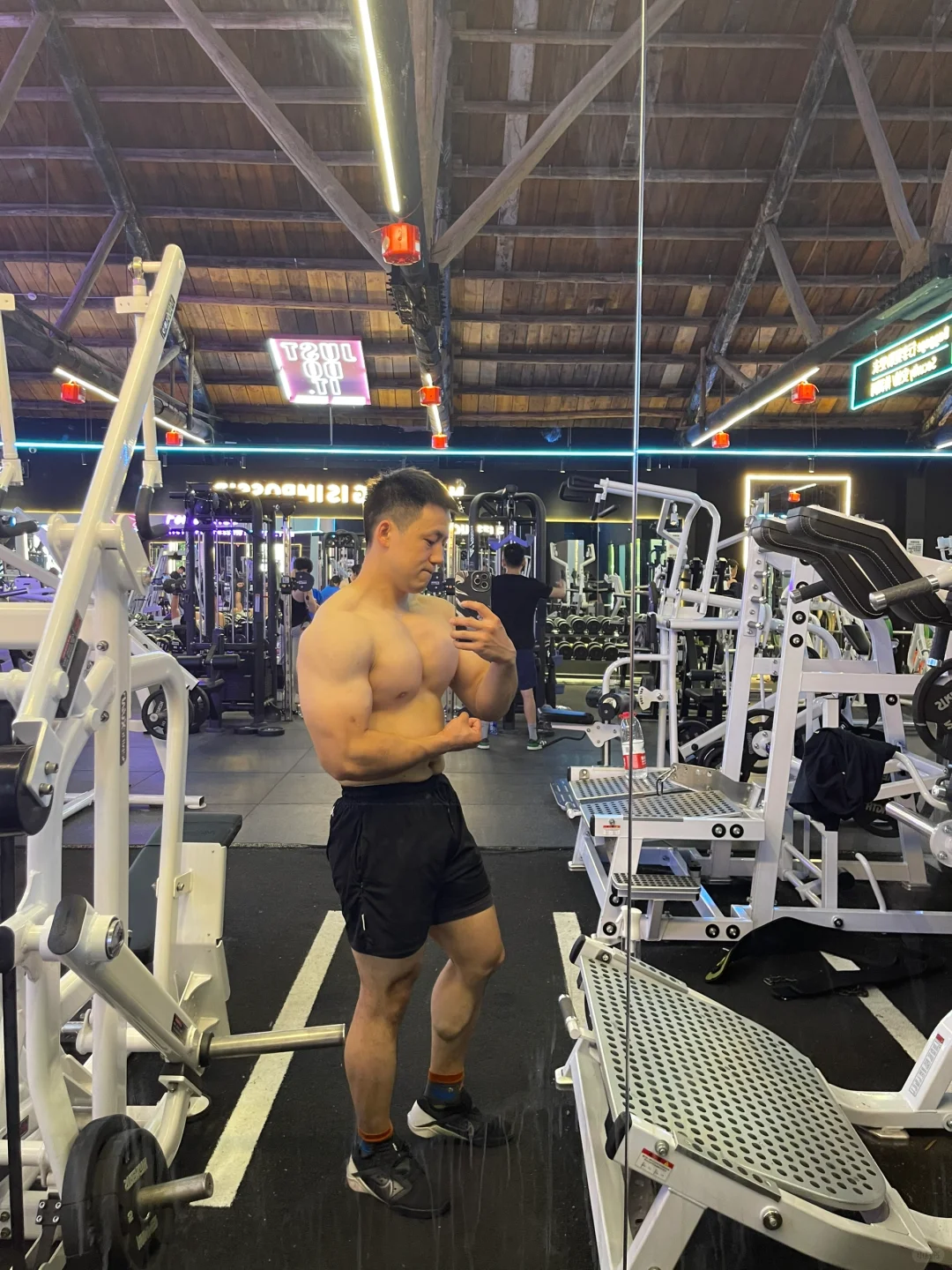 今日份强肩💪我肩膀不算小吧🤪