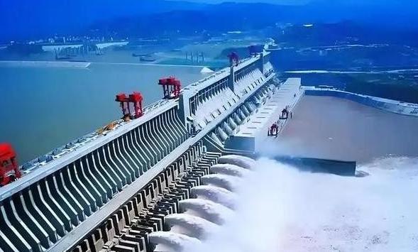 日本网友表示：如果中日战争爆发，日本第一个炸的不是中国的重要城市，而是第一个炸中