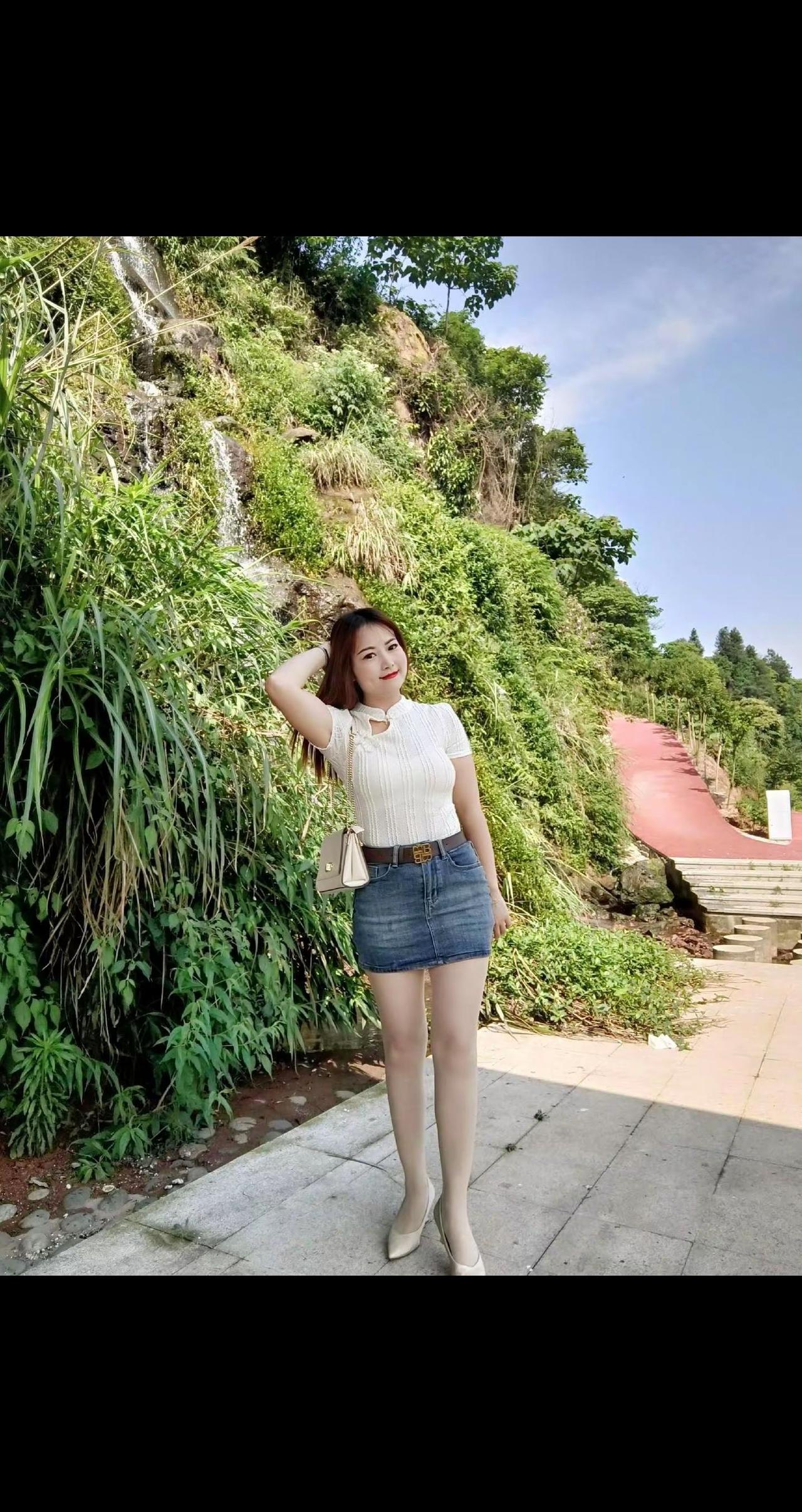阳光是最好的滤镜 户外纯欲风 青春女大穿搭 小短裙