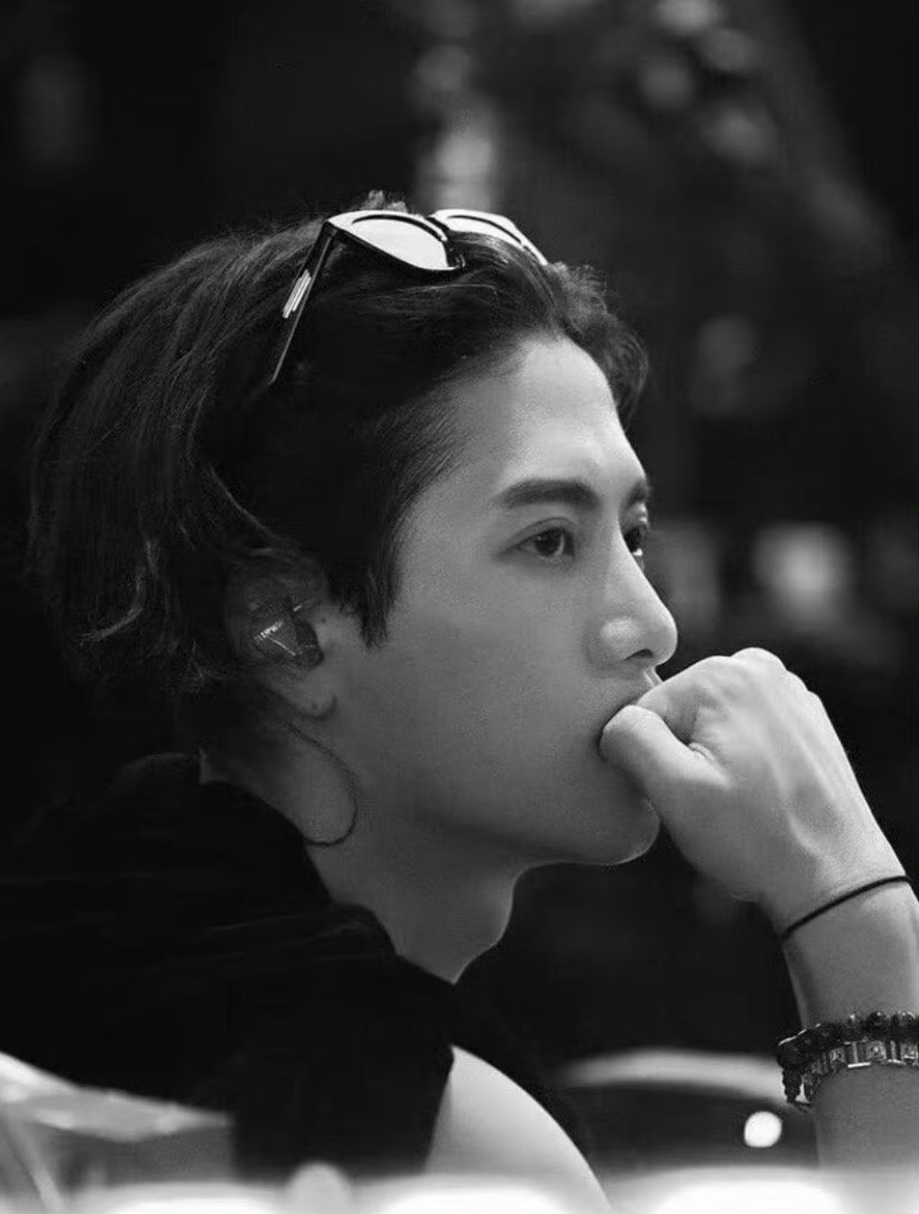 又双叒叕在上海偶遇王嘉尔了 上海又“惊现”王嘉尔！这次不是和路人的暖心瞬间，而是