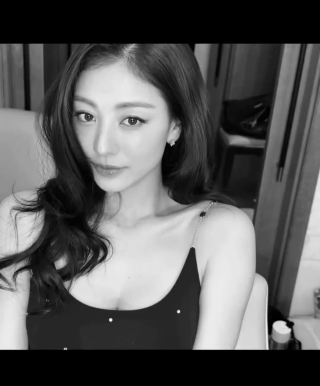 JYP回应TWICE续约   投稿【朴志效】女人中的女人 