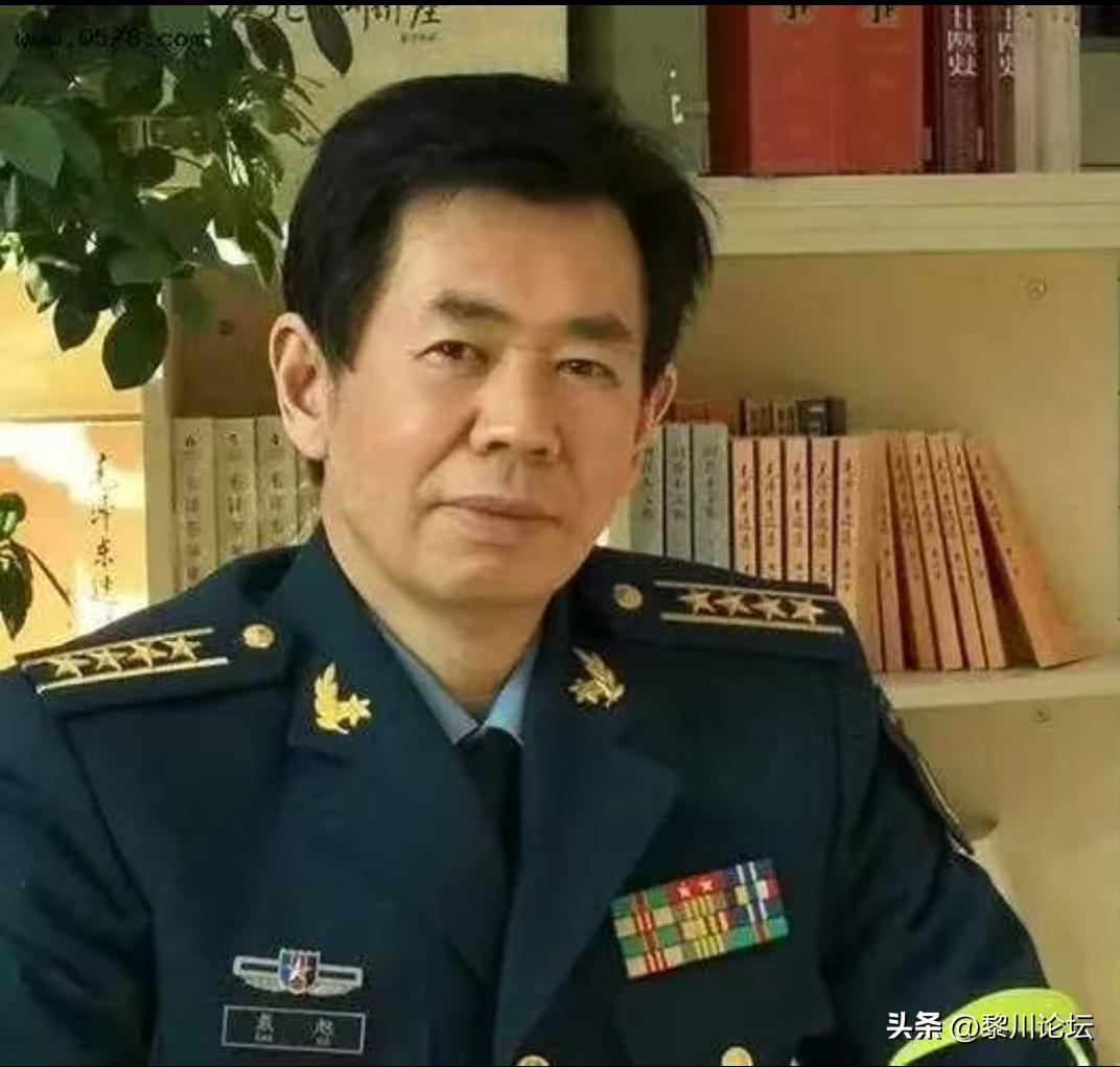 戴旭大校一句话，直接把窗户纸捅破了，他说，近代中国挨打一百多年，根子不在枪炮不行